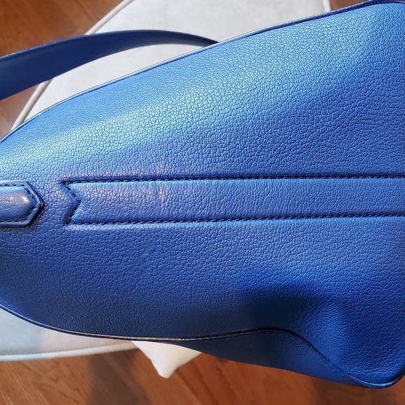 GIVENCHY Blue Antigona Bag - Picture 3 of 9